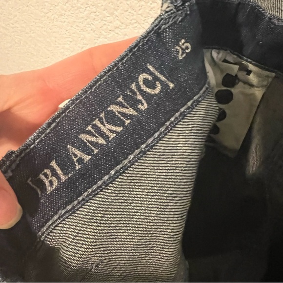 Blank NYC Size 25 Skinny Leg Overalls Whiskered Fading Ankle Zipper - Picture 8 of 13